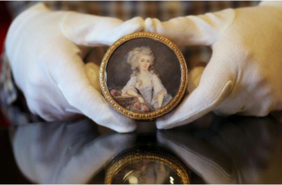 Hộp vàng bị mất cắp khiến dân chúng đau lòng, nay tái xuất: Hóa ra để chứa đựng thứ này!