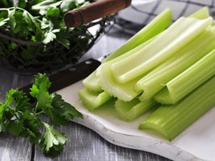 Lý do bà bầu nên ăn cần tây
