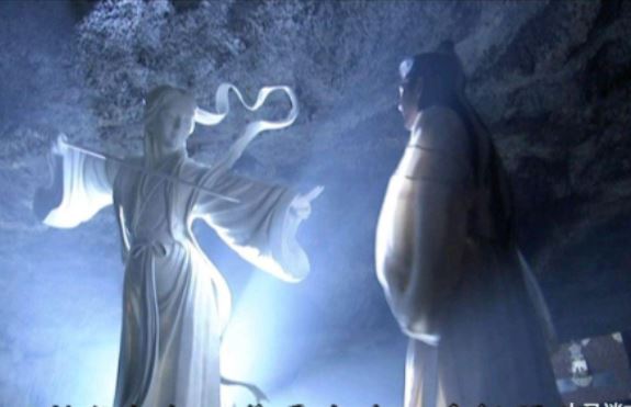 Đoàn Dự trong động tìm được 2 bí kíp võ công thượng thừa nhưng bỏ quên 1 pháp khí vô song