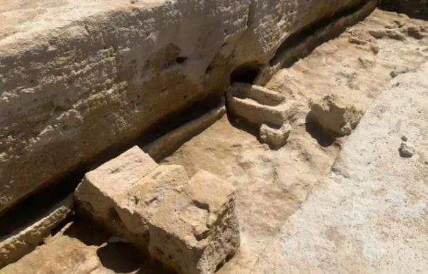 Bất ngờ đào được nghĩa địa nguyên vẹn nằm dưới lòng đất ở Tây Ban Nha