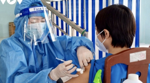 Hà Nội có 711 ca mắc COVID-19 mới ngày 3/5, gần 150.000 trẻ từ 5 đến dưới 12 tuổi được tiêm mũi 1