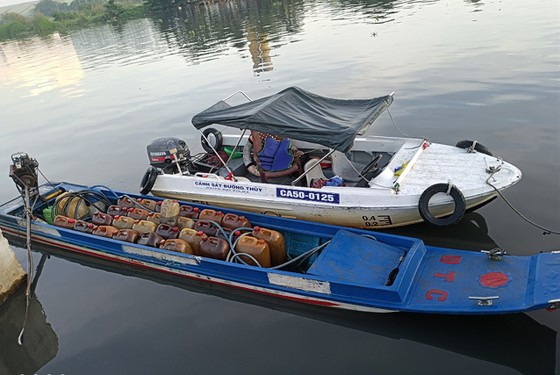 TP Hồ Chí Minh: Bắt giữ nhóm đối tượng trộm gần 800 lít dầu D.O
