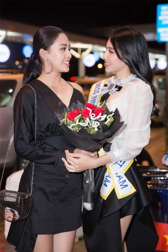 Thùy Tiên và hội bạn thân Hoa hậu đọ dáng 'mlem mlem' với bikini