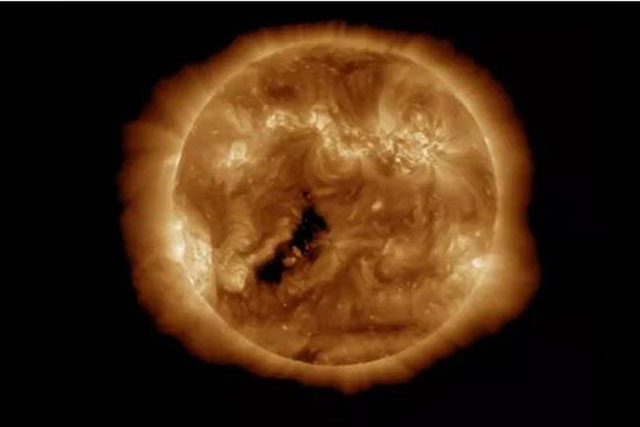 Châu Á, Úc "sập nguồn" vô tuyến vì trúng 2 quả pháo sáng vũ trụ