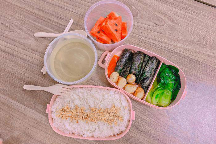 Vất vả đưa cơm cho bạn gái, thứ tôi nhận lại là thái độ phũ phàng đến khó tin