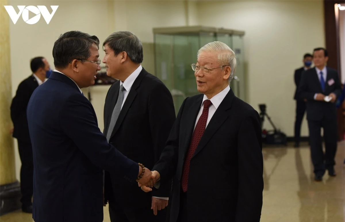 Tổng Bí thư Nguyễn Phú Trọng tiếp xúc các đại biểu sau khi kết thúc phiên khai mạc Hội nghị lần thứ 5 Ban Chấp hành Trung ương Đảng khoá XIII.Dự kiến, Hội nghị sẽ diễn ra đến ngày 10/5/2022.
