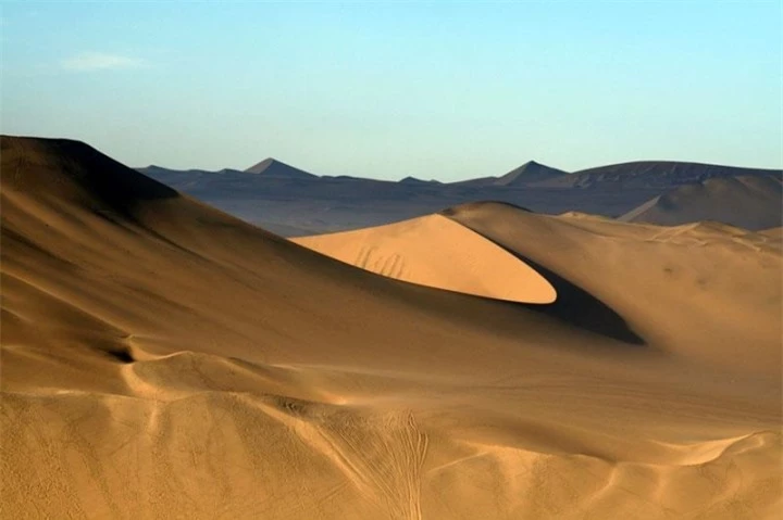 Ngôi làng tách biệt với thế giới bên ngoài được che chắn bởi sa mạc tuyệt đẹp - 2