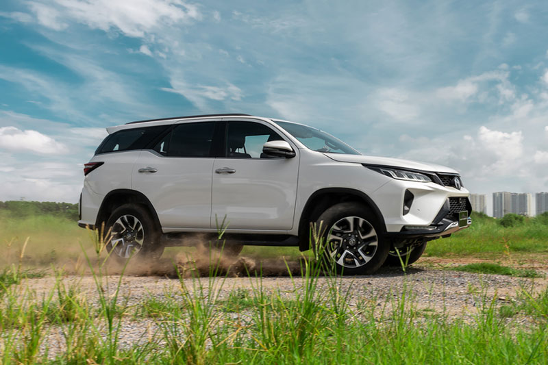 Chi tiết Toyota Fortuner 2022 vừa ra mắt tại Việt Nam, giá từ 1,015 tỷ đồng