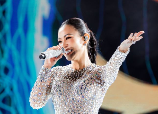 Ở Singapore suốt mấy năm, Thu Minh đánh tiếng trở lại