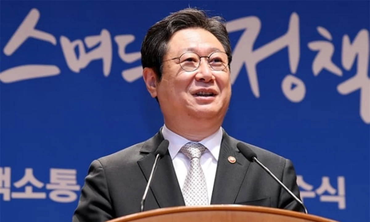 Bộ trưởng Bộ Văn hoá Hàn Quốc đề xuất cho phép BTS miễnnghĩa vụ quân sự ở Hàn Quốc.