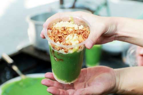 Nhìn rất giống kem bơ Đà Lạt nhưng đây lại là món bánh đúc chỉ có ở Thanh Hóa