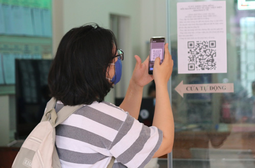 Việt Nam tạm dừng khai báo y tế nội địa