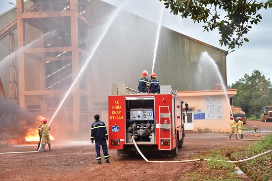 Nhôm Đắk Nông diễn tập phòng cháy chữa cháy 