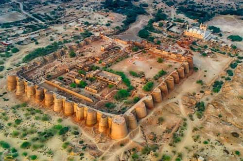 Pháo đài khổng lồ ở sa mạc: Kỳ quan đáng kinh ngạc được con người tạo nên