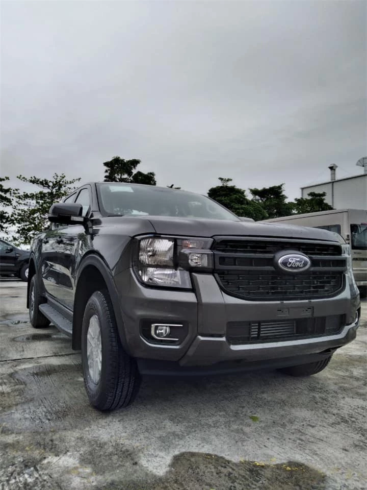 Ford Ranger 2022 bản XLS