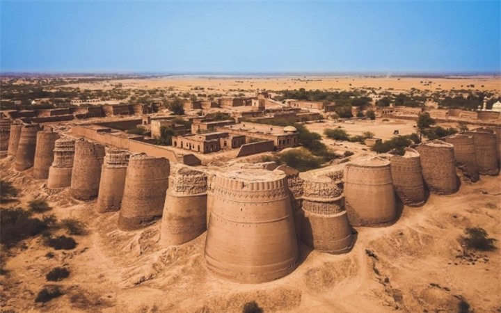 Pháo đài khổng lồ ở sa mạc: Kỳ quan đáng kinh ngạc được con người tạo nên - 4