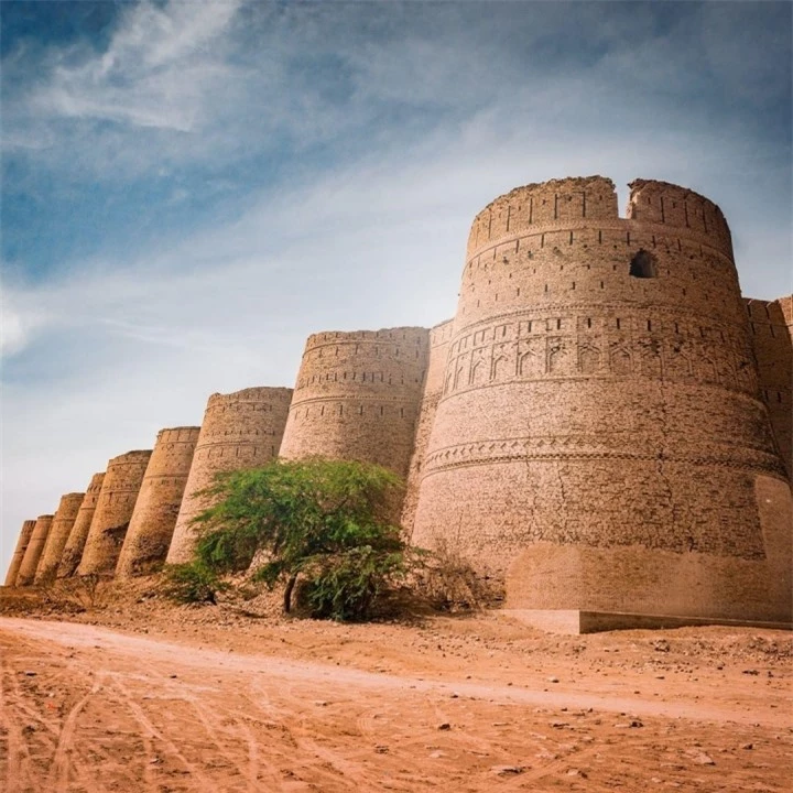 Pháo đài khổng lồ ở sa mạc: Kỳ quan đáng kinh ngạc được con người tạo nên - 5