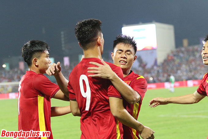 Hủy diệt U23 Indonesia, U23 Việt Nam khởi đầu SEA Games 31 suôn sẻ