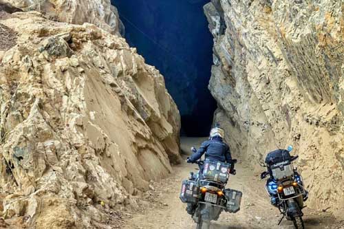 Hang động xuyên núi độc nhất Tây Bắc ít người biết, ai ưa mạo hiểm nhìn là mê