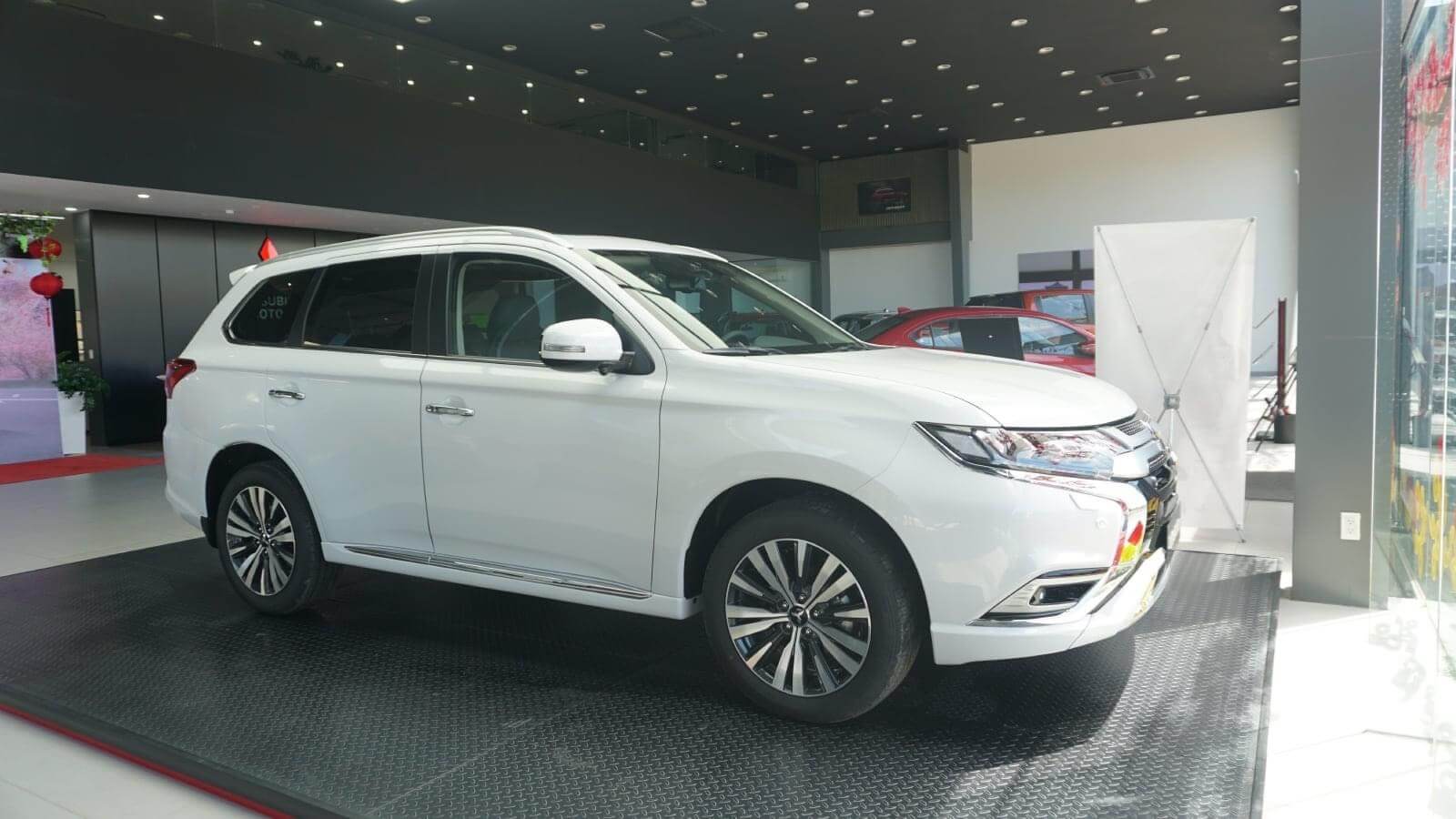 Đánh giá Mitsubishi Outlander 2022: Chạy phố thoải mái nhưng bộc lộ điểm yếu khi đi đường dài