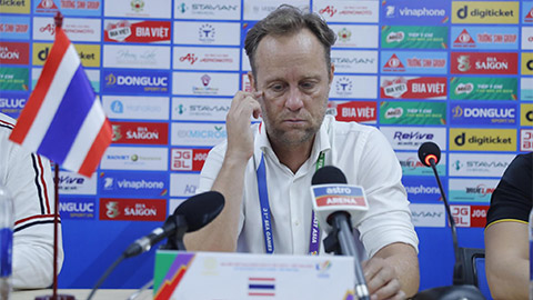 U23 Thái Lan gục ngã, HLV Polking u sầu trong phòng họp báo