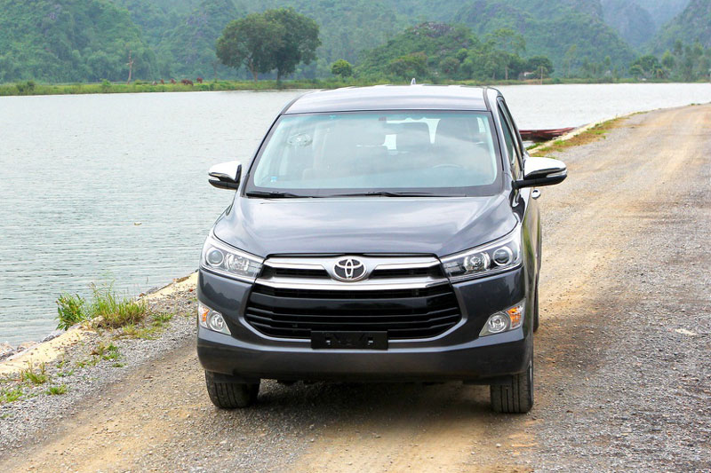 Top 5 xe c&#x169; r&#x1EDB;t gi&#xE1; m&#x1EA1;nh nh&#x1EA5;t t&#x1EA1;i Vi&#x1EC7;t Nam: G&#x1ECD;i t&#xEA;n Toyota Innova
