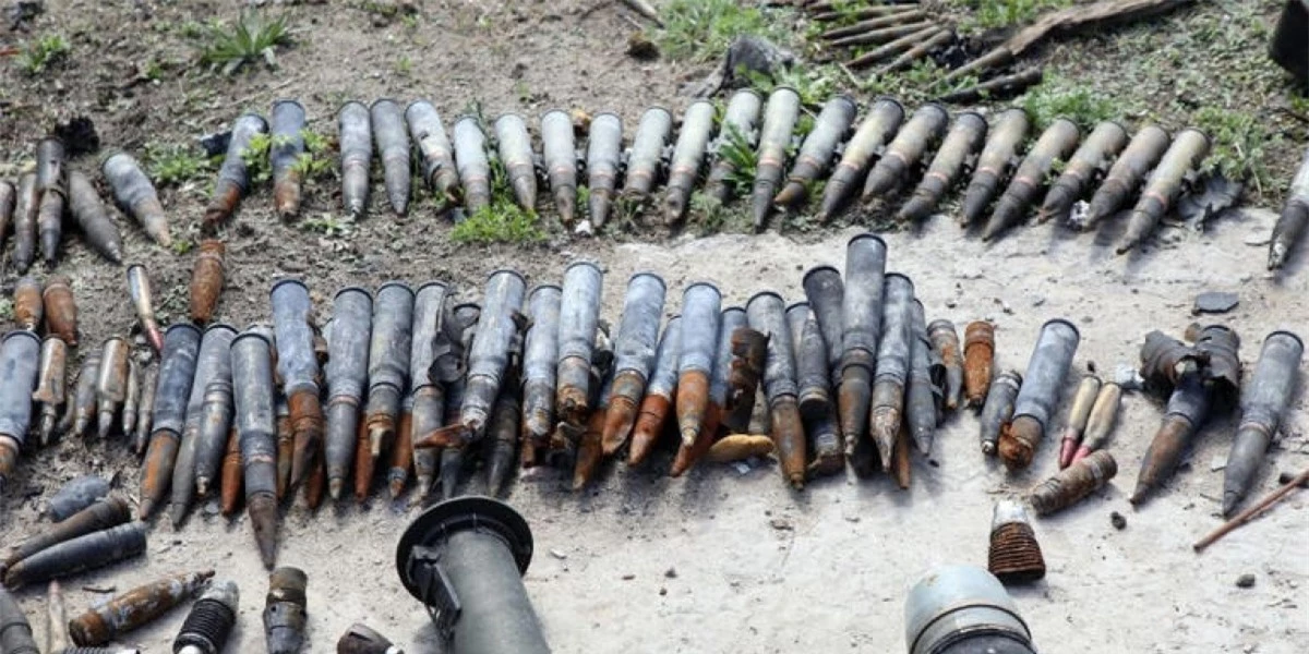 Hơn 50 triệu viên đạn: Ngày 25/4, Bộ Ngoại giao Mỹ lần đầu tuyên bố tình trạng khẩn cấp dưới thời chính quyền Tổng thống Biden để duyệt bán lô đạn pháo trị giá 165 triệu USD cho Ukraine mà không cần Quốc hội xem xét.