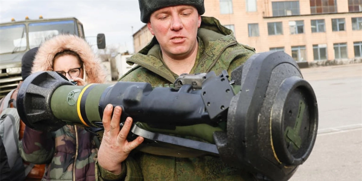 Hơn 14.000 vũ khí chống tăng khác: Các vũ khí chống tăng là những loại vũ khí nhắm vào các phương tiện bọc thép. Mỹ từ chối nêu tên cụ thể của các hệ thống được gửi tới Ukraine nhằm khiến Nga không thể dự đoán và đối phó với hiệu quả của chúng.