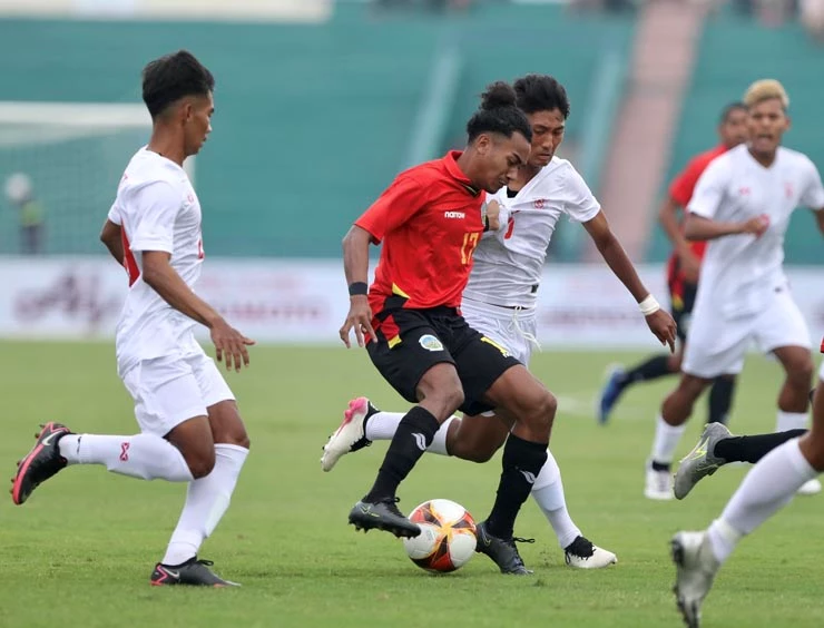 U23 Myanmar (áo trắng). Ảnh: 24h.