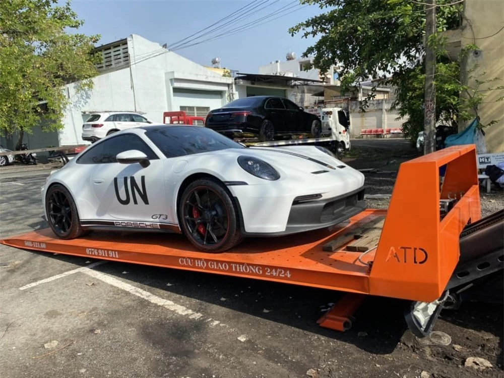 Xe đua đường phố Porsche 911 GT3 2022 của Đặng Lê Nguyên Vũ