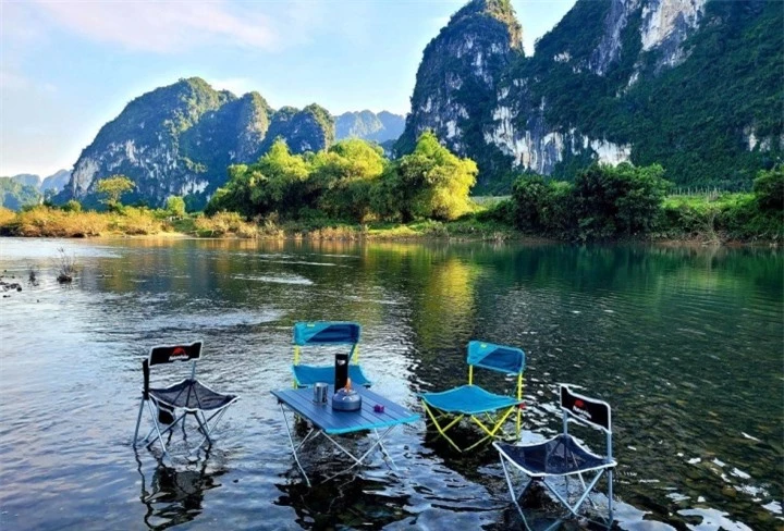 Điểm cắm trại ngắm cảnh cực chill giữa dòng sông nằm cách Hà Nội chỉ 2 giờ đi xe - 1