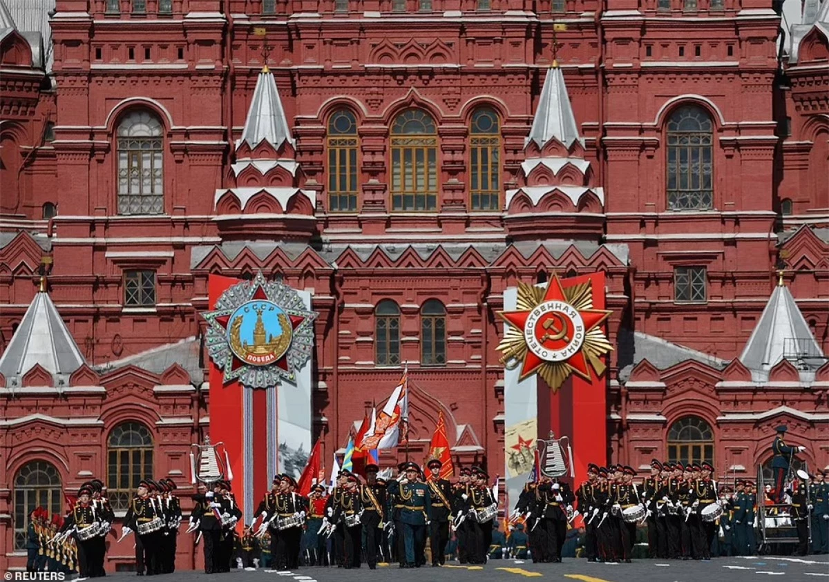 Kỷ niệm Ngày Chiến thắng phát xít trong chiến tranh Thế giới thứ hai (1941-1945) là sự kiện quan trọng và được tổ chức thường niên tại Nga cũng như ở nhiều nước trên thế giới.