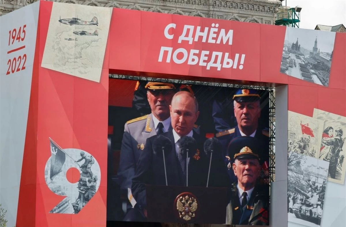 Tổng thống Nga Putin phát biểu tại lễ kỷ niệm Chiến thắng phát xít Đức, vào ngày 9/5/2022 trên Quảng trường Đỏ ở Moscow. Ảnh: Reuters.