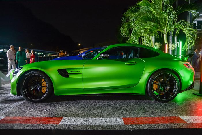 Chi tiết Mercedes-AMG GT R với màu sơn bắt mắt tại Việt Nam