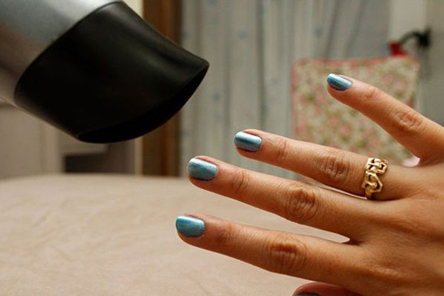 Mẹo hay với máy sấy tóc chị em cần nhớ