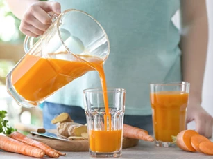 Lưu ý khi uống nước ép cà rốt để tránh gây hại