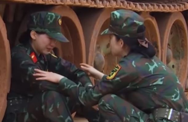 Bị nhắc nhở vì liên tục khóc lóc trong Sao nhập ngũ, Hòa Minzy lên tiếng