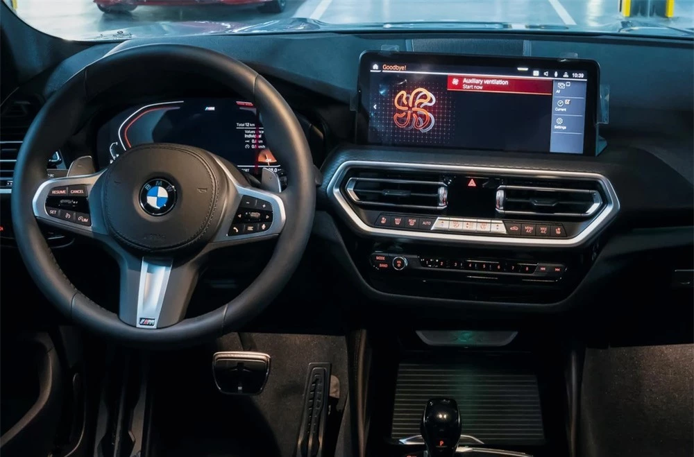 Nội thất của BMW X4 2022.
