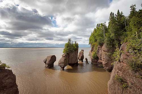 Những tảng đá bị xói mòn trong hàng triệu năm có hình dáng đặc biệt khiến ai cũng ngỡ ngàng