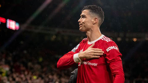 Bị giảm 25% lương, thu nhập Ronaldo đứng thứ mấy ở Ngoại hạng Anh?