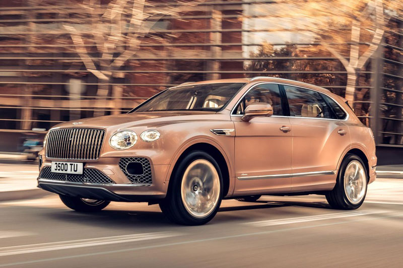 Siêu xe Bentley Bentayga được bổ sung phiên bản trục cơ sở dài với nội thất rộng hơn mọi đối thủ