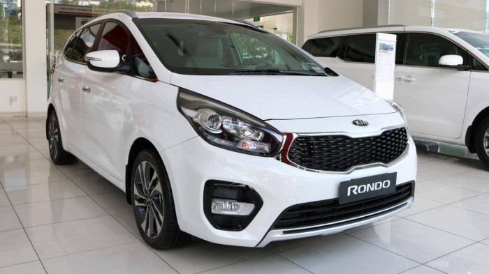Kia Rondo giảm giá sâu tại đại lý, chỉ còn 520 triệu đồng