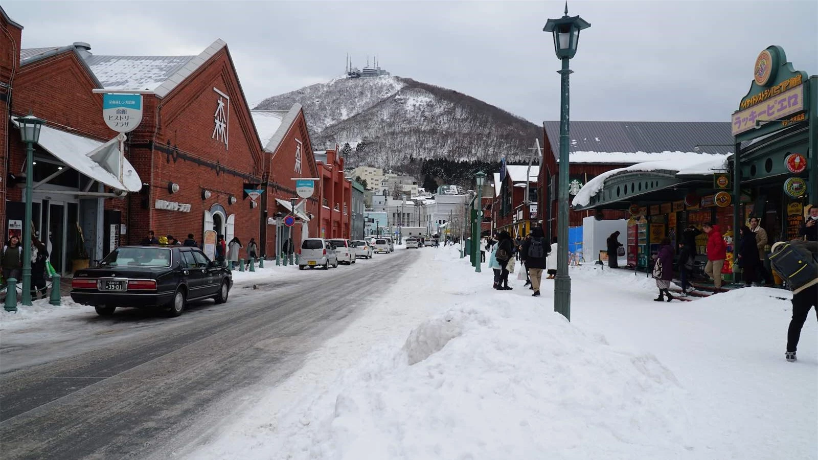 Thì ra đây là &quot;xứ sở mùa đông&quot; Hokkaido, nơi tuyết trắng gặp biển xanh: Chỉ nhìn ảnh đã thấy đẹp tới choáng ngợp - Ảnh 4.