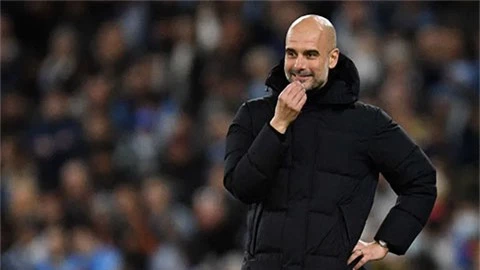 Guardiola phản pháo Evra: 'Cậu ta muốn mở đường trở lại MU làm việc'