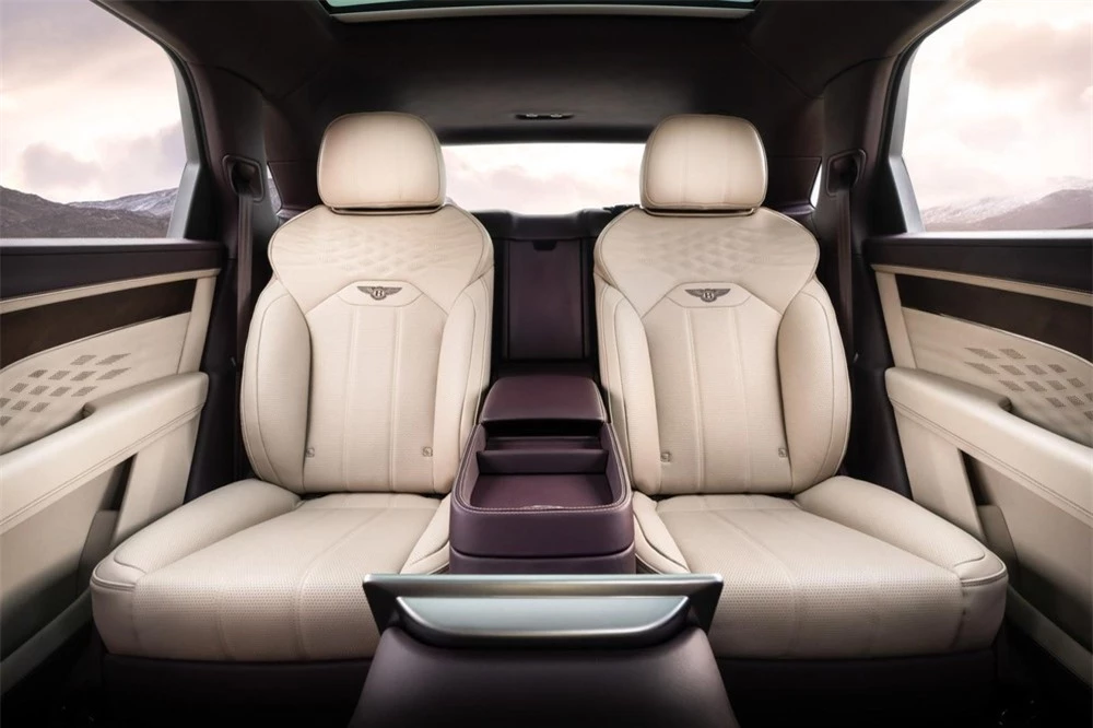 Bentley Bentayga EWB được trang bị nội thất 4+1 chỗ ngồi tiêu chuẩn