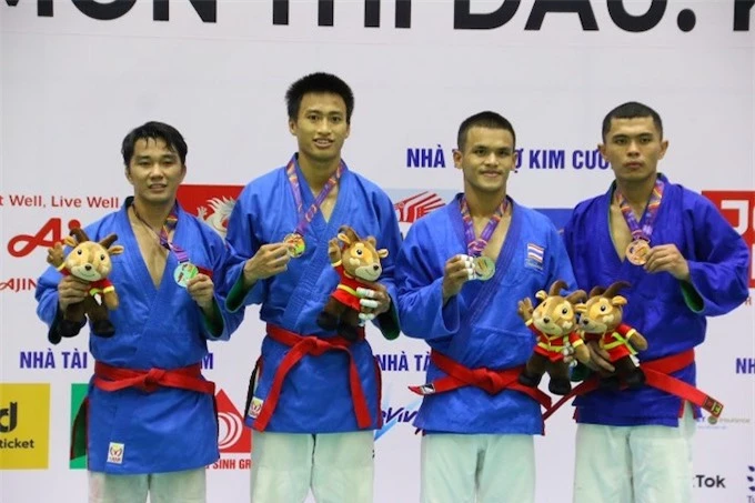 Các tuyển thủ giành huy chương hạng cân 66kg - Ảnh: Minh Tuấn