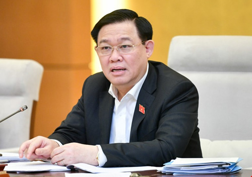 Chủ tịch Quốc hội: “Thị trường chứng khoán quá bất thường, sáng mưa chiều nắng”