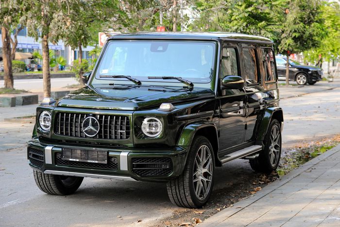 Cận cảnh Mercedes-AMG G63 2022 với màu ngoại thất hiếm gặp tại Hà Nội