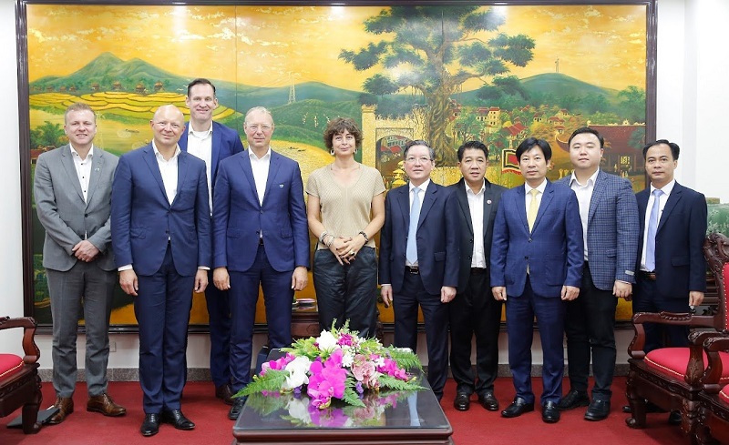 Đoàn lãnh đạo Tập đoàn Hoàng gia De Heus và Tập đoàn Hùng Nhơn đến thăm và làm việc tại Hội Nông dân Việt Nam.