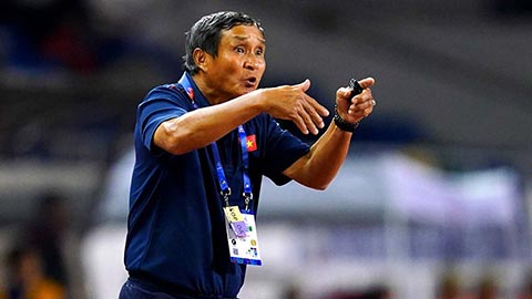 HLV Mai Đức Chung đi 'xem giò' đối thủ cho bán kết